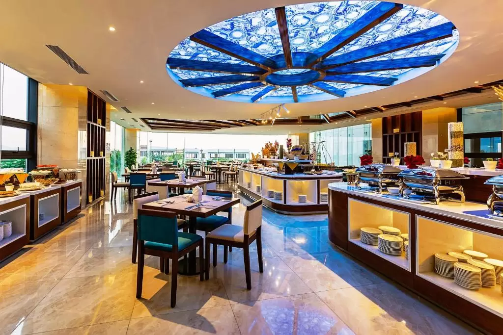 Maximilan Danang Beach Hotel
